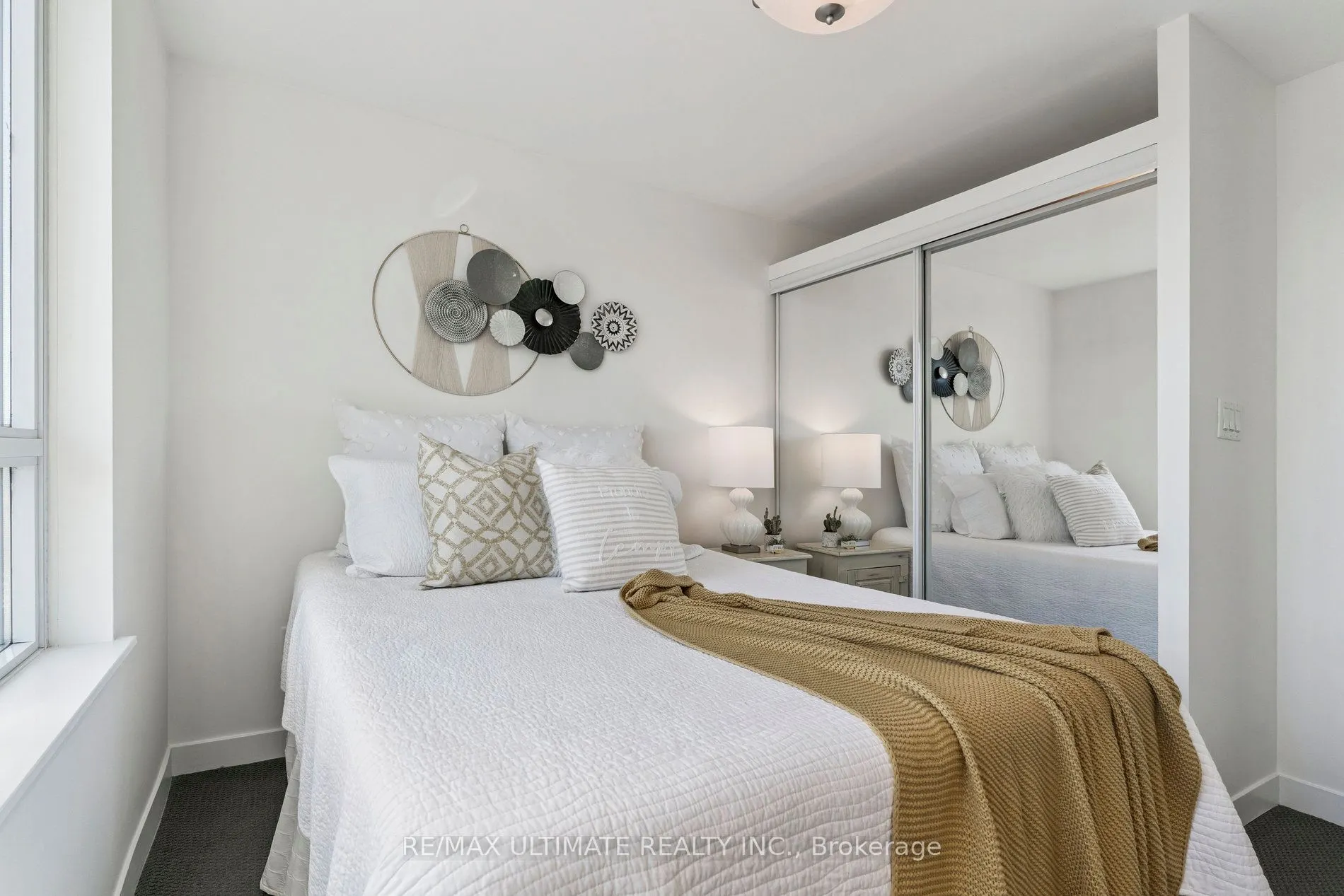816 Lansdowne Avenue, #1402