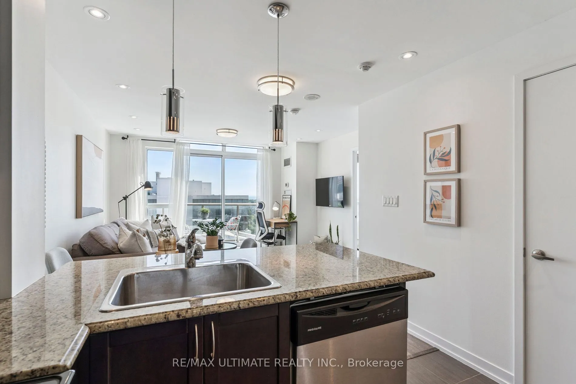 816 Lansdowne Avenue, #1402