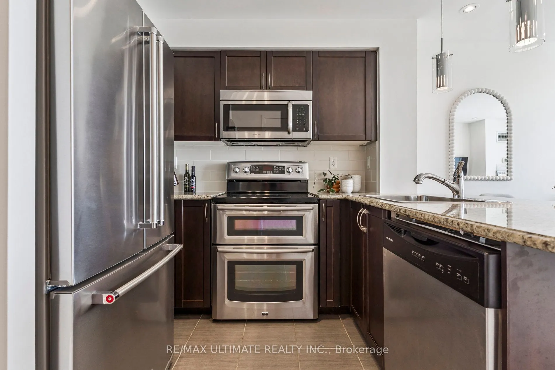 816 Lansdowne Avenue, #1402