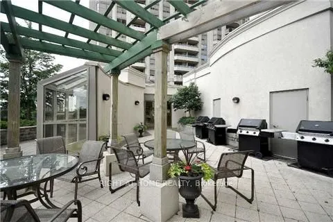 25 Kingsbridge Garden Circle, #521