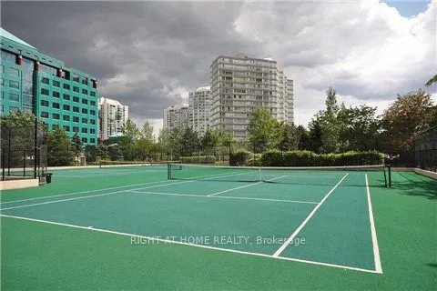 25 Kingsbridge Garden Circle, #521