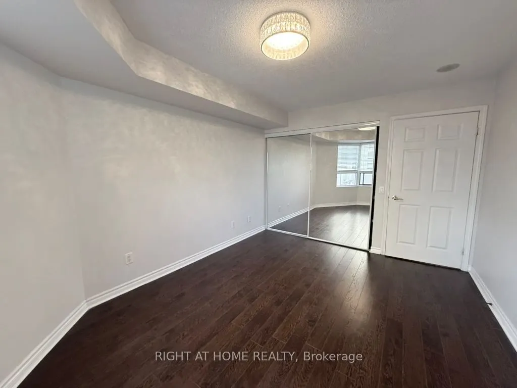 25 Kingsbridge Garden Circle, #521