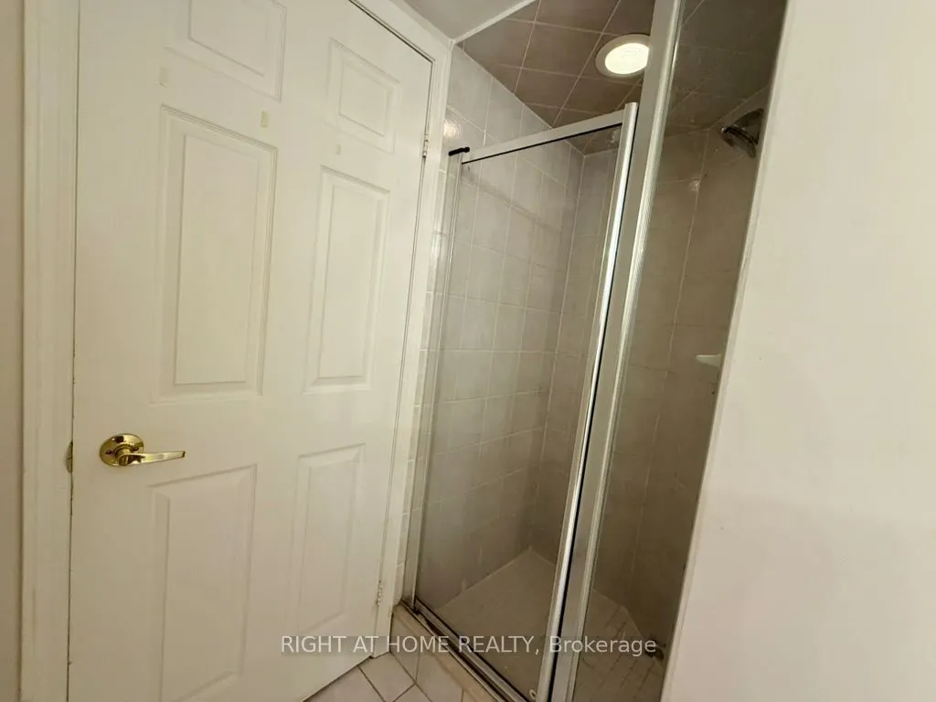 25 Kingsbridge Garden Circle, #521