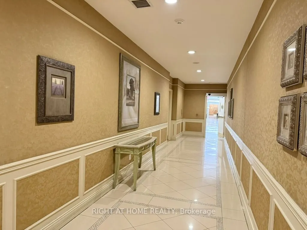 25 Kingsbridge Garden Circle, #521