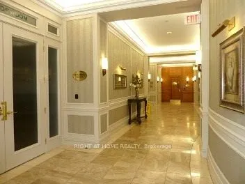 25 Kingsbridge Garden Circle, #521