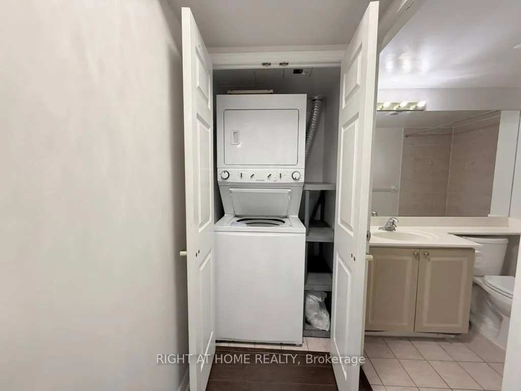 25 Kingsbridge Garden Circle, #521