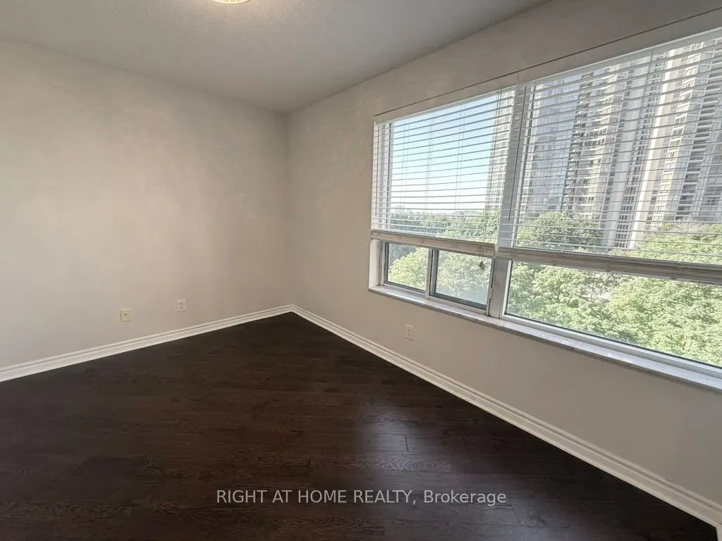 25 Kingsbridge Garden Circle, #521