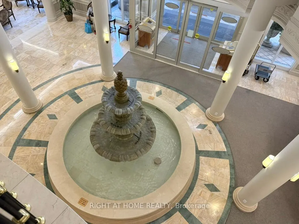 25 Kingsbridge Garden Circle, #521