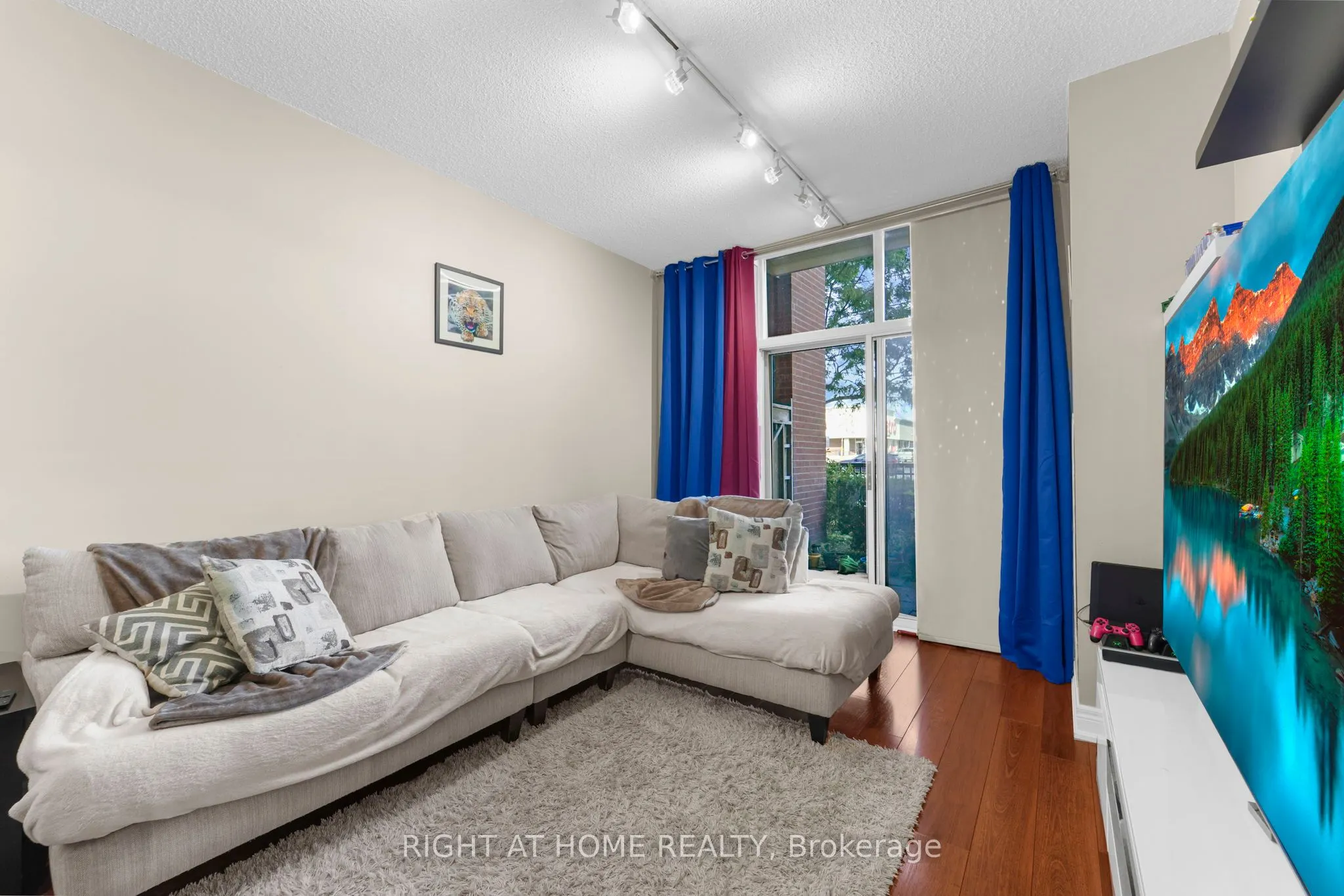 2772 Keele Street, #105