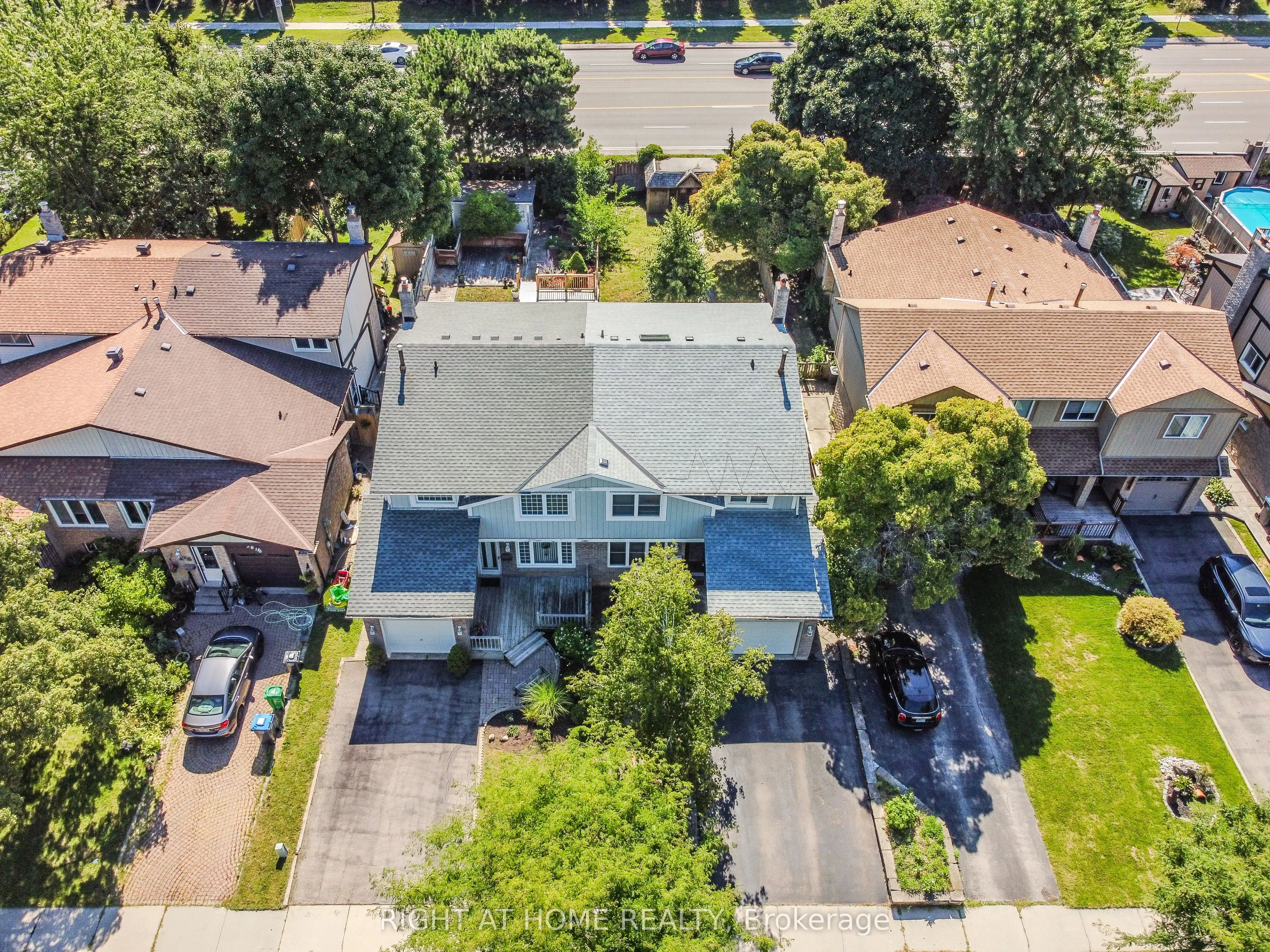 2824 Bucklepost Crescent