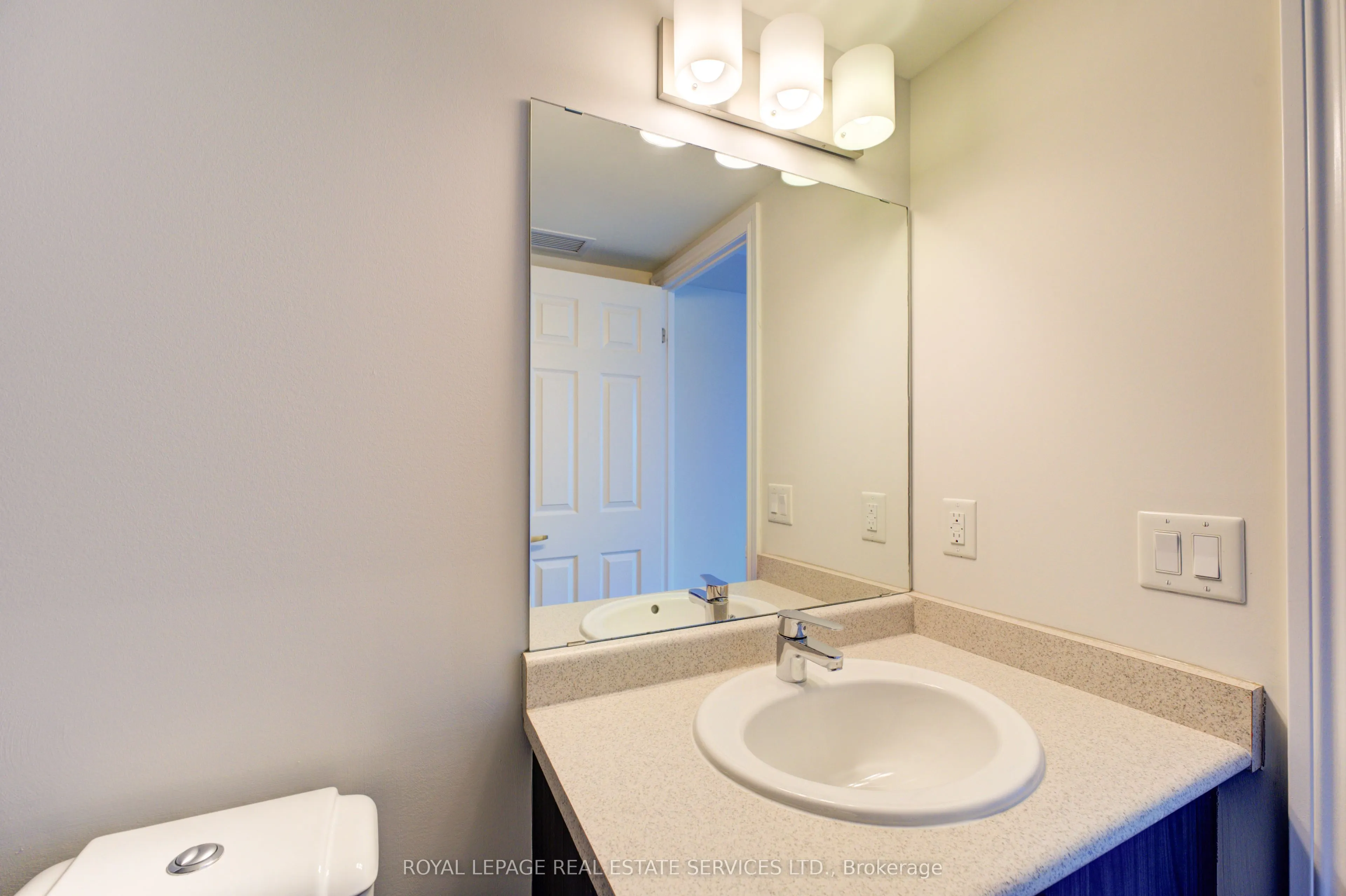 716 Main Street E, #301