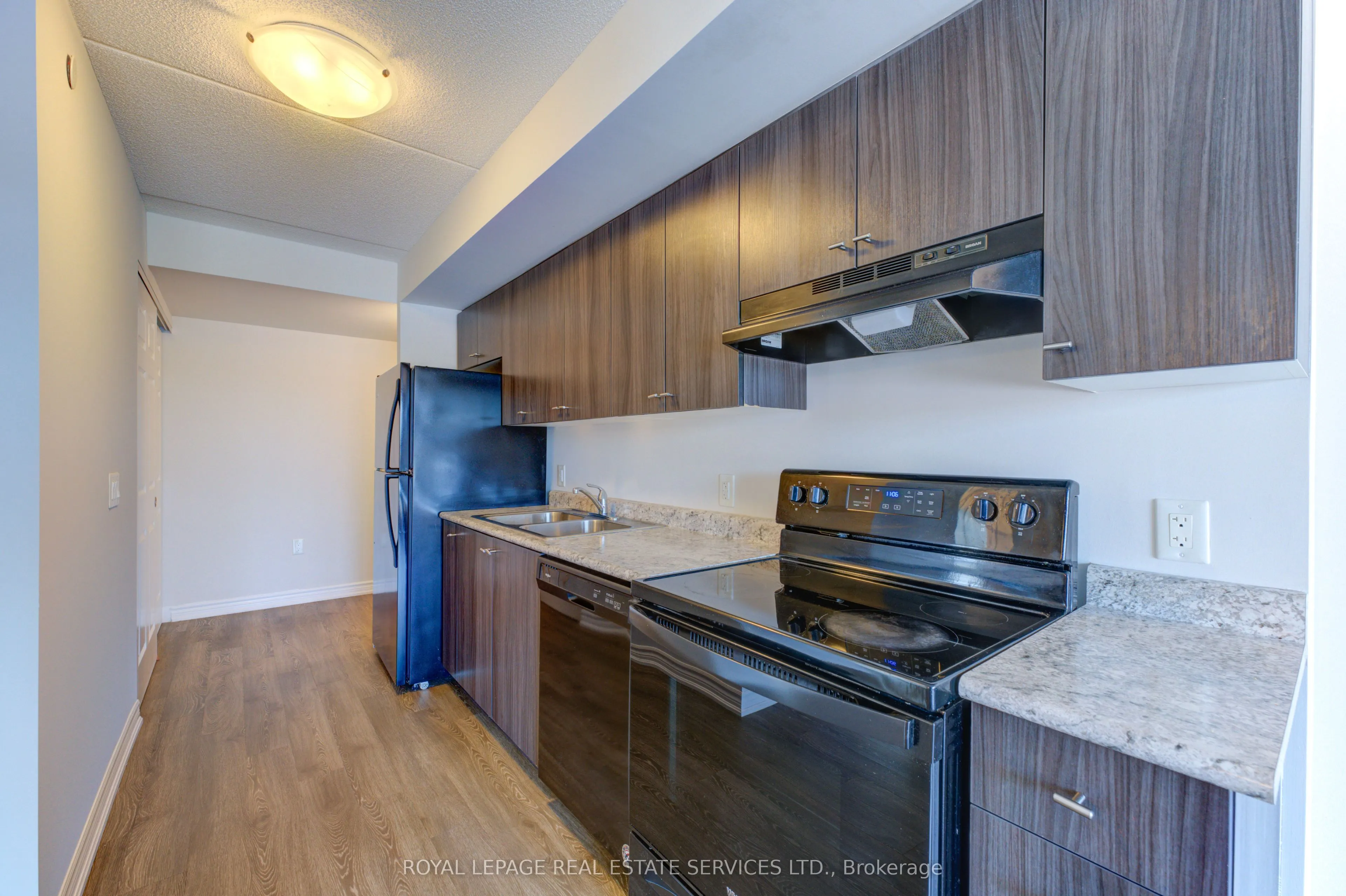 716 Main Street E, #301