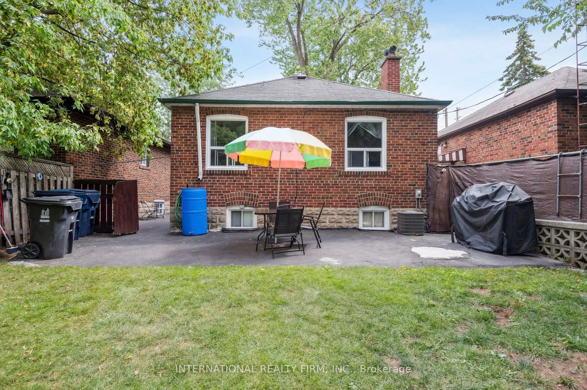 1982 Lawrence Avenue W