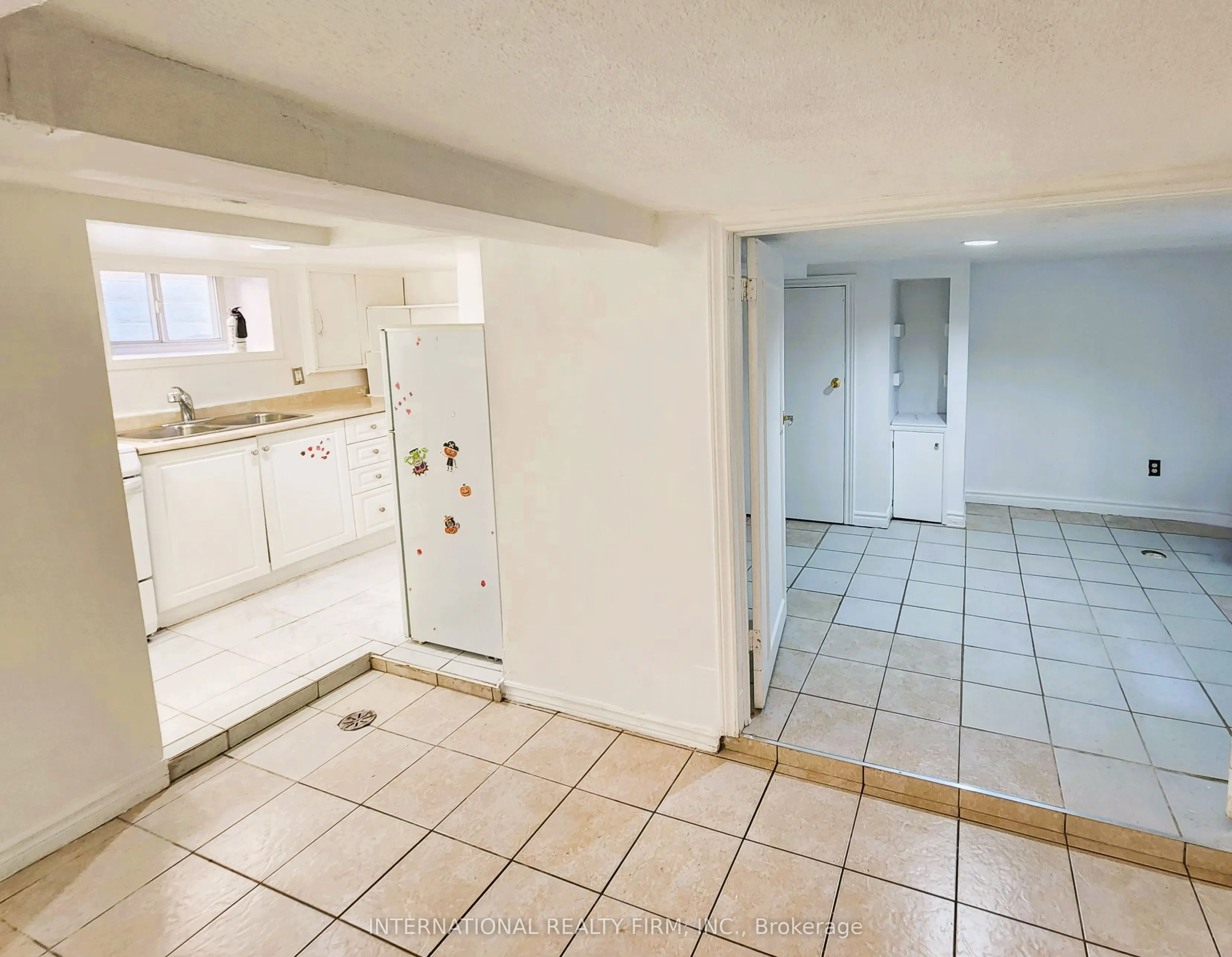 1982 Lawrence Avenue W