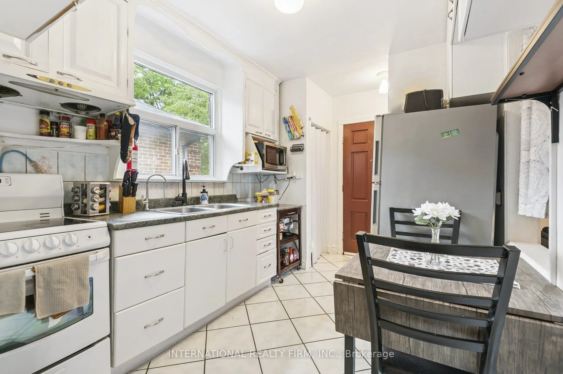 1982 Lawrence Avenue W