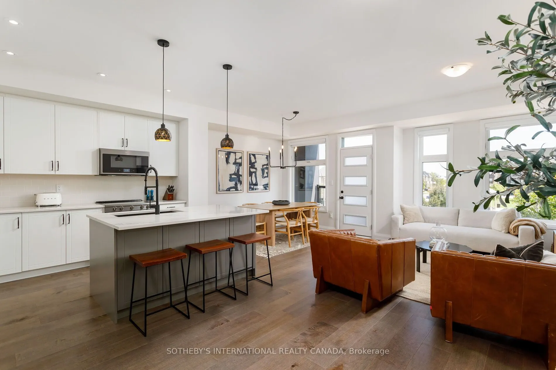 2544 Littlefield Crescent