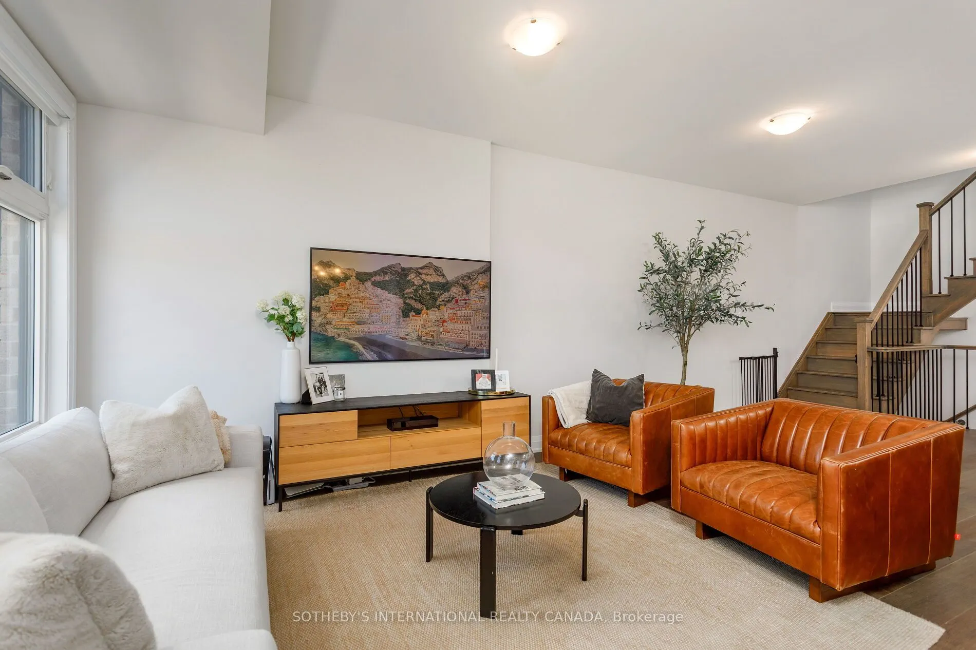 2544 Littlefield Crescent
