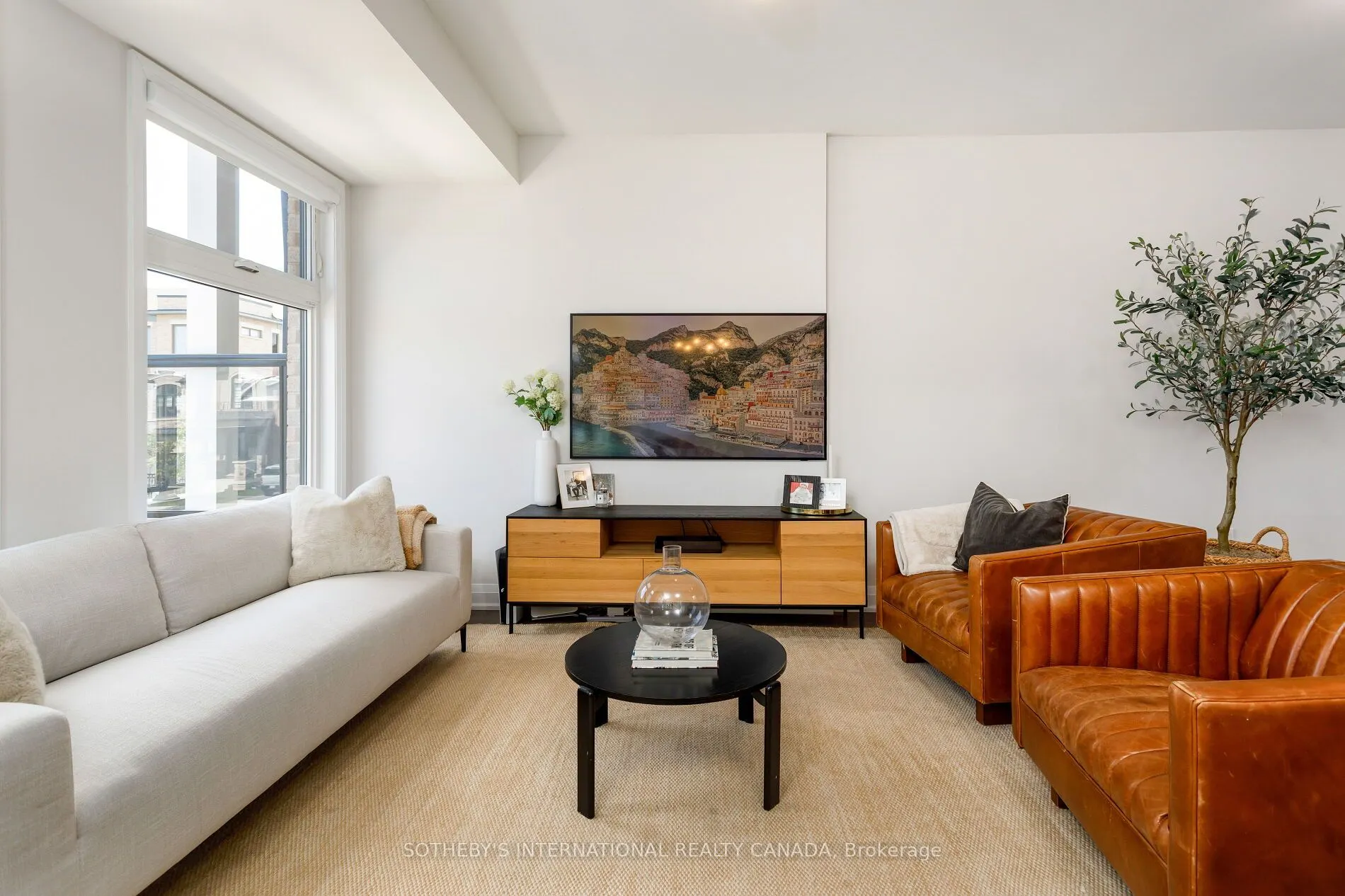 2544 Littlefield Crescent