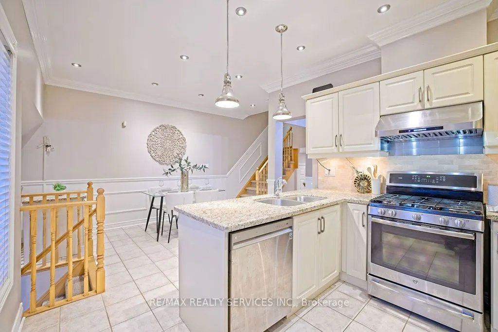 3540 Eglinton Avenue W