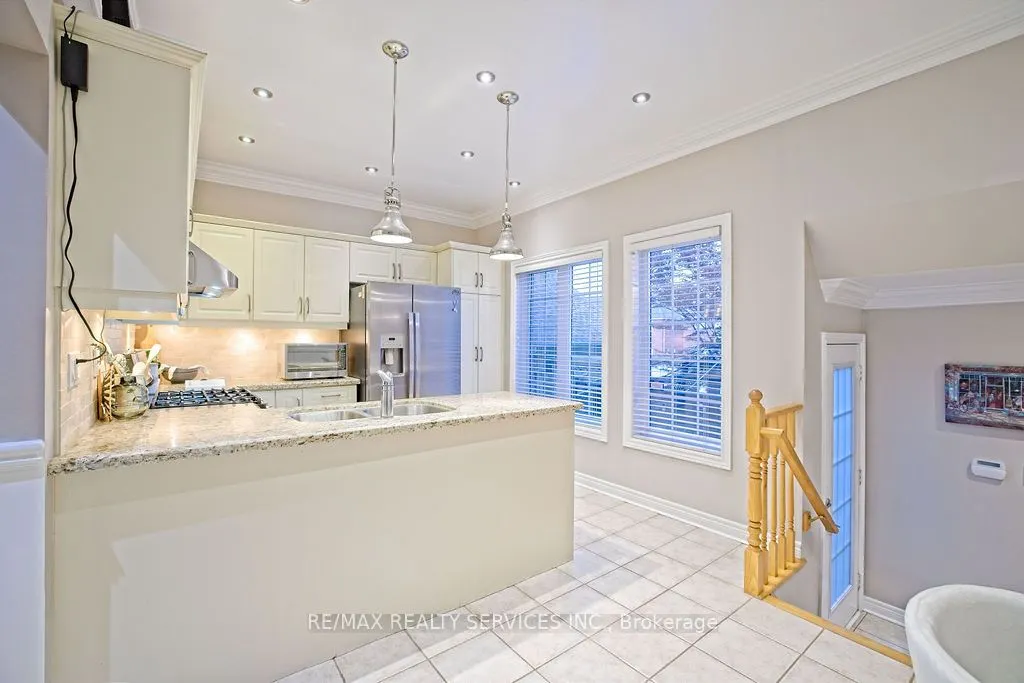 3540 Eglinton Avenue W