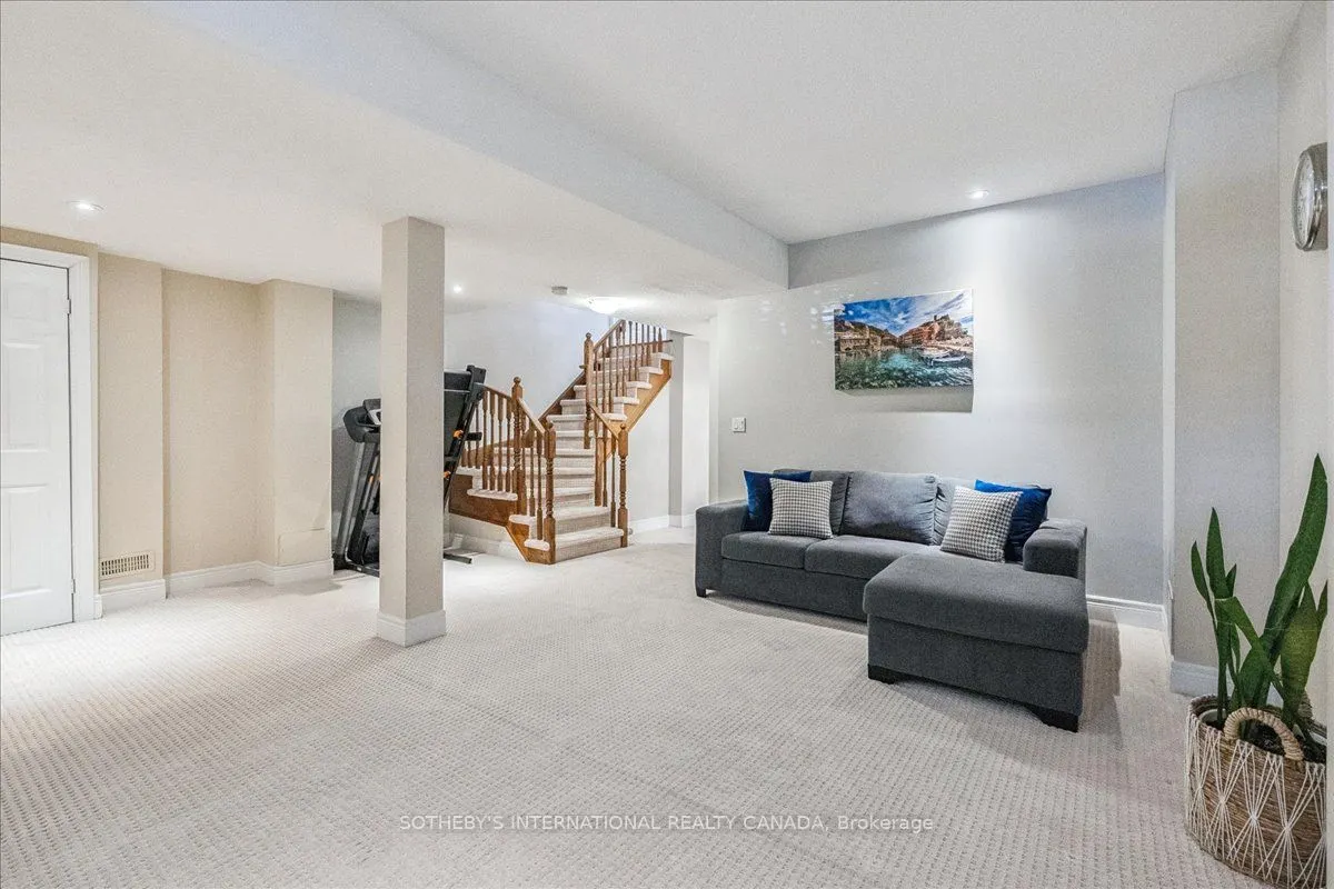 3362 Eglinton Avenue W