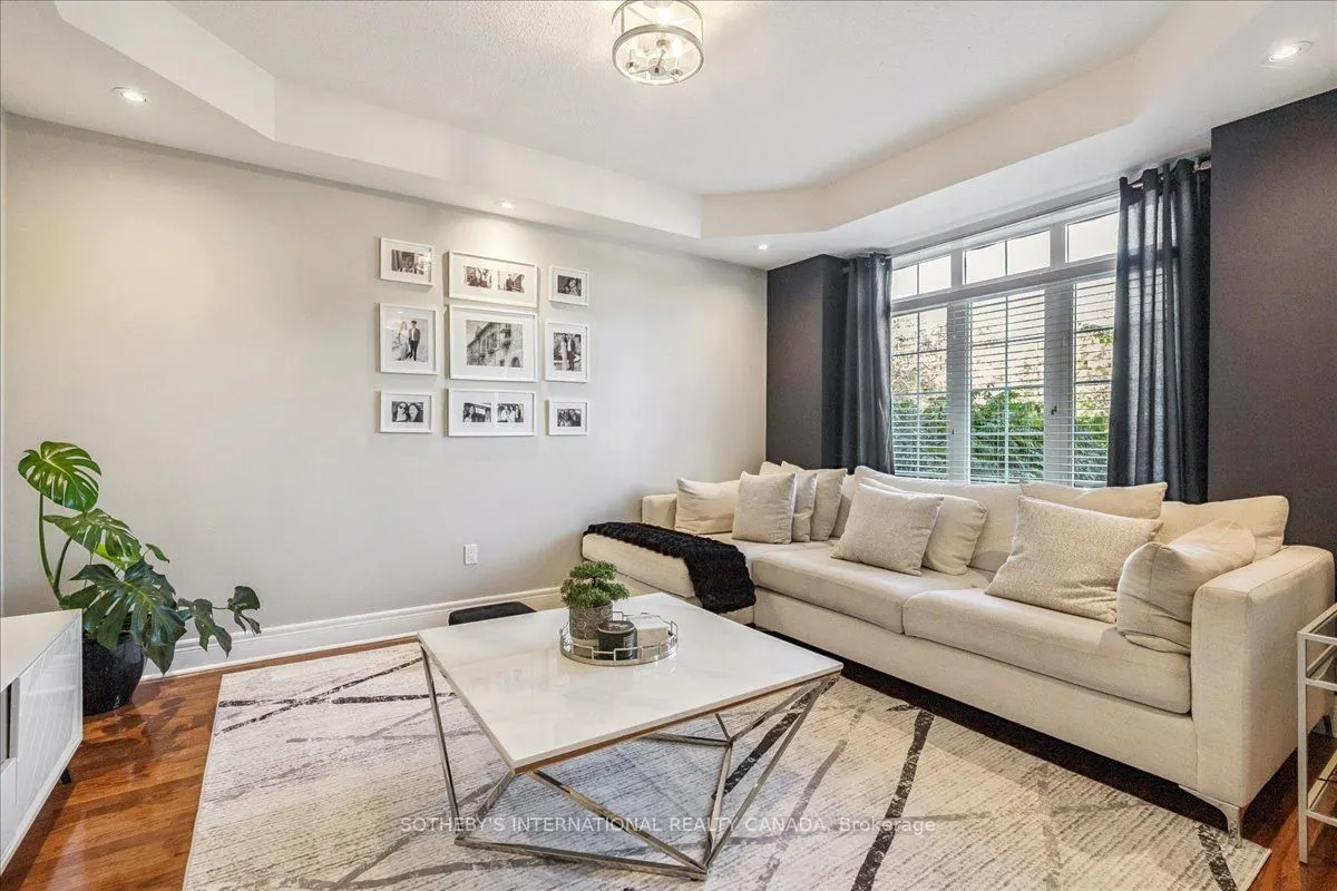 3362 Eglinton Avenue W