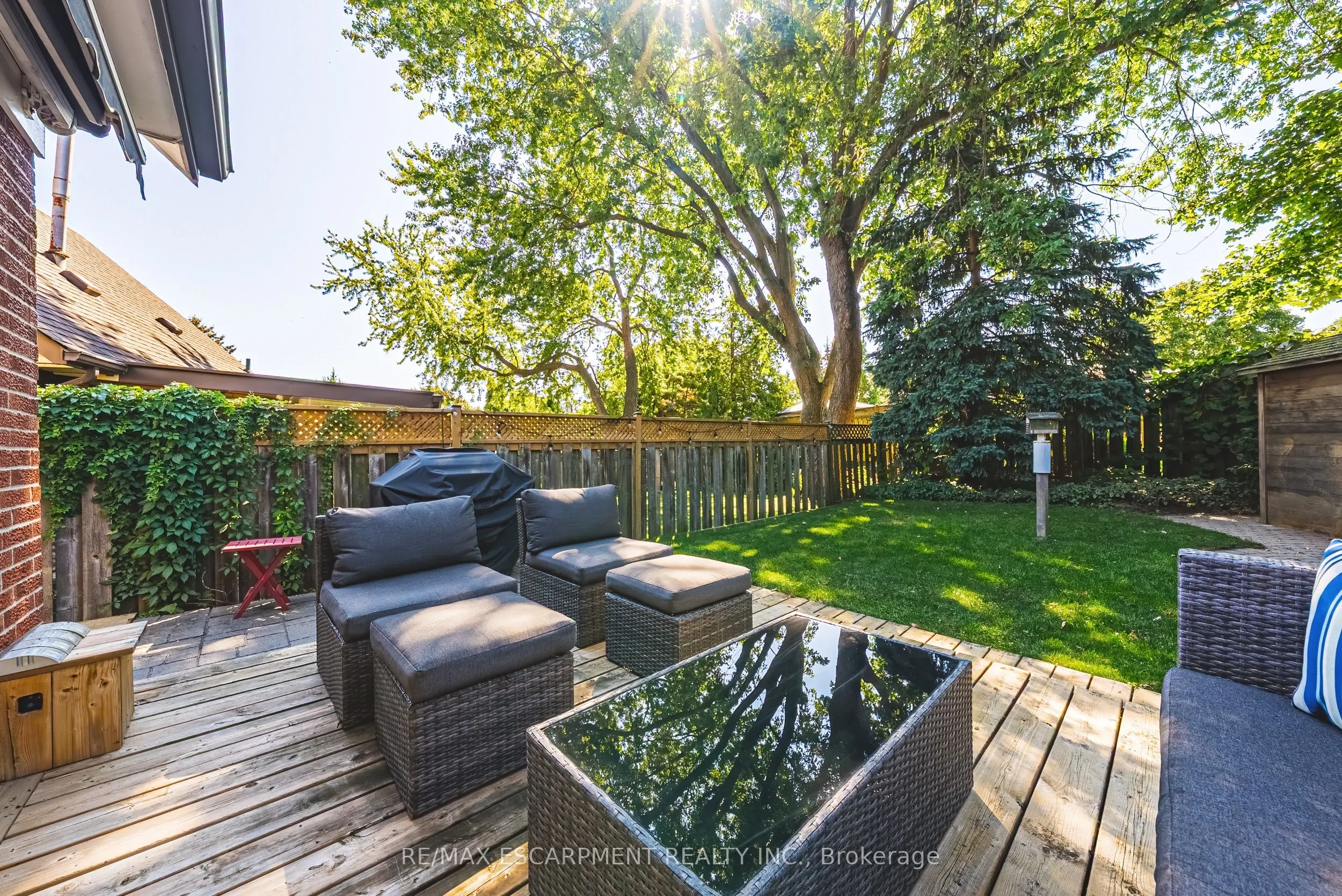 1394 Ian Road