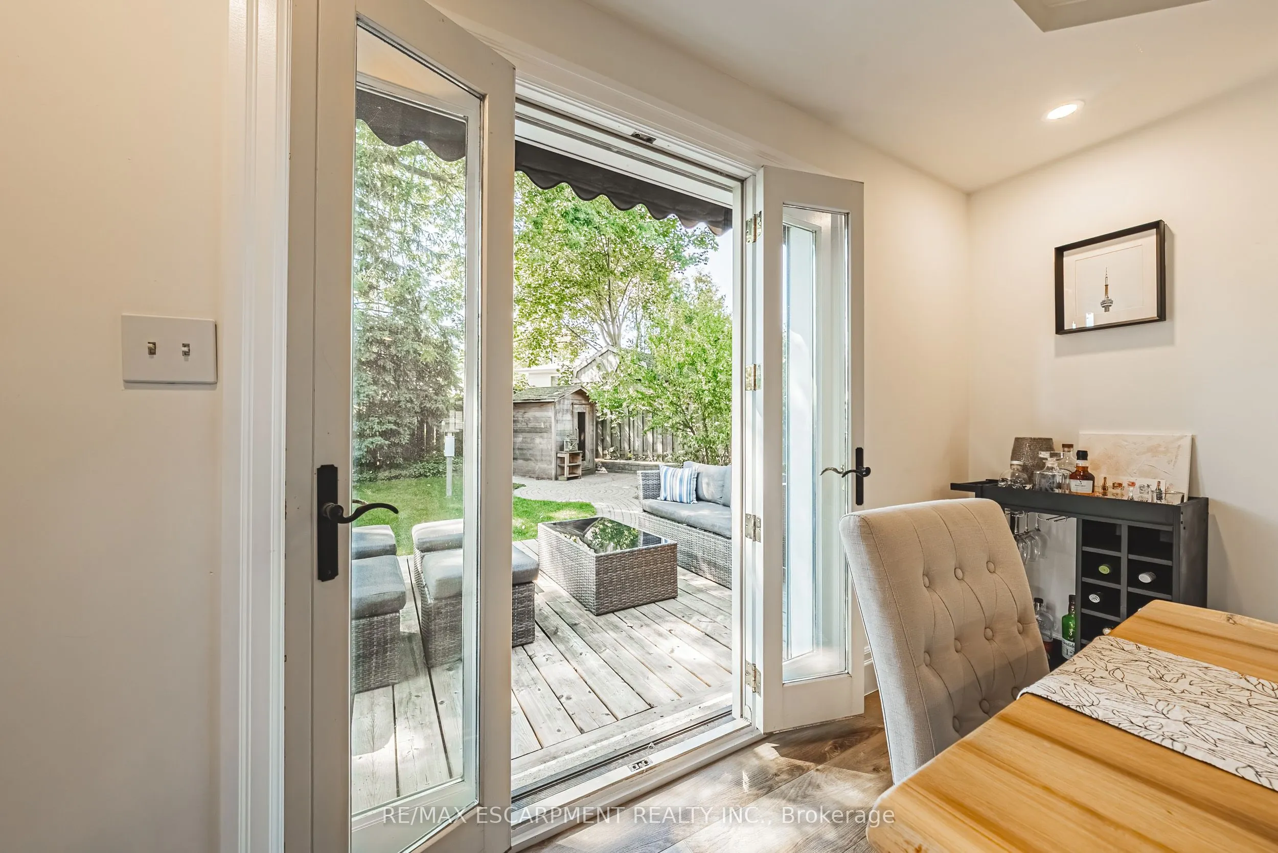 1394 Ian Road