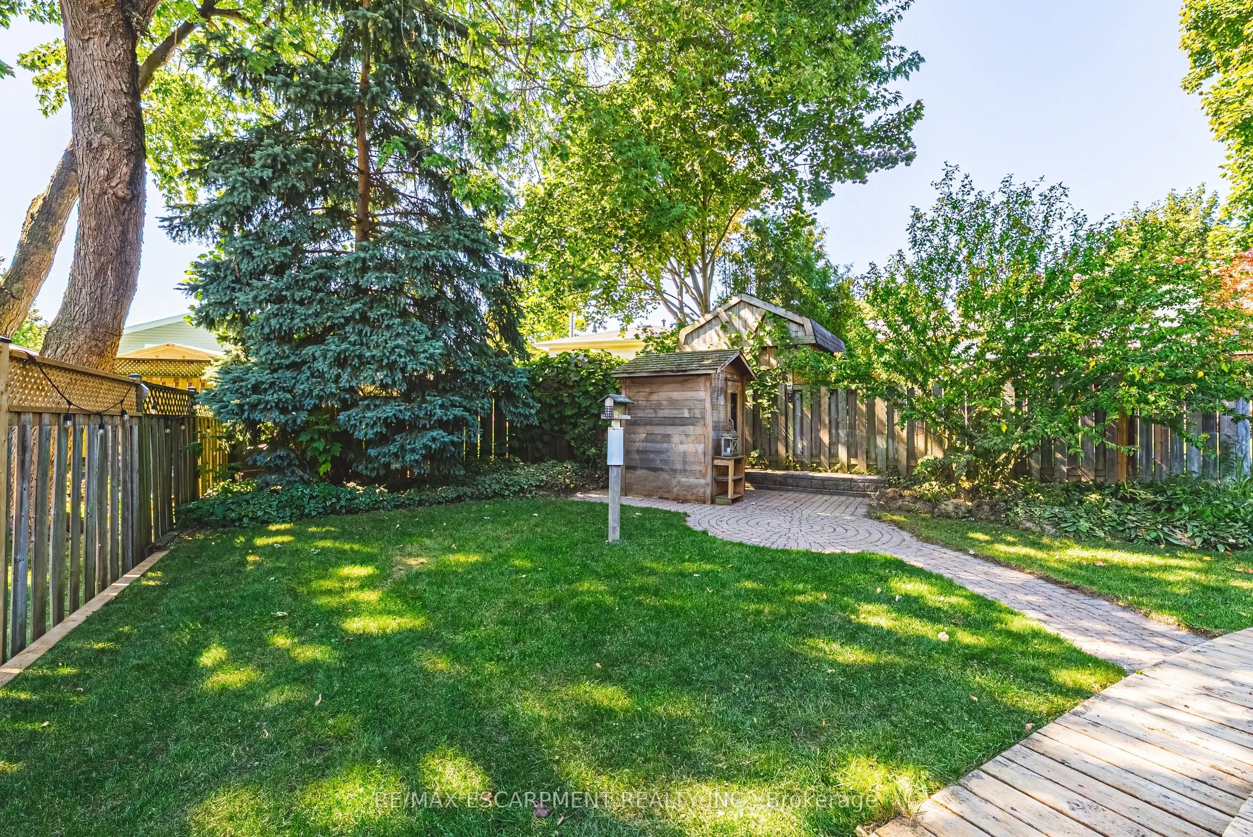 1394 Ian Road