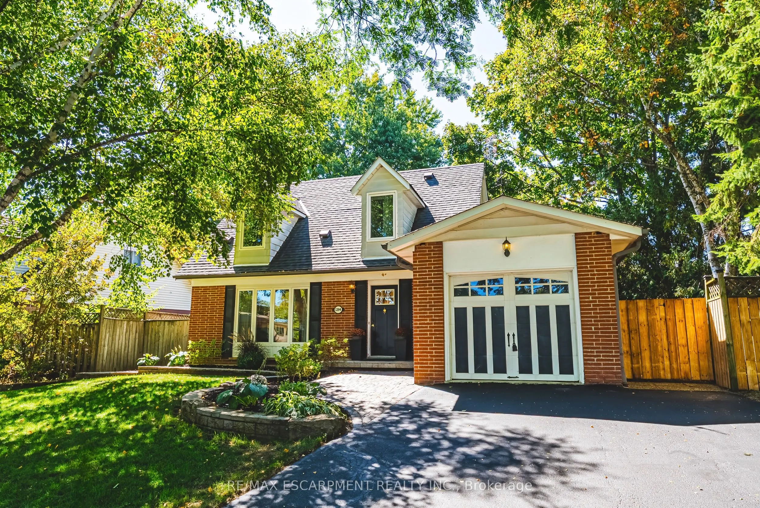 1394 Ian Road