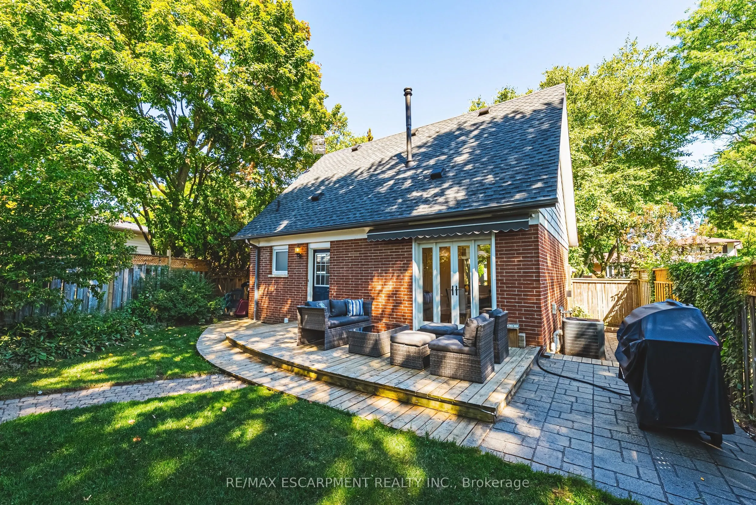 1394 Ian Road