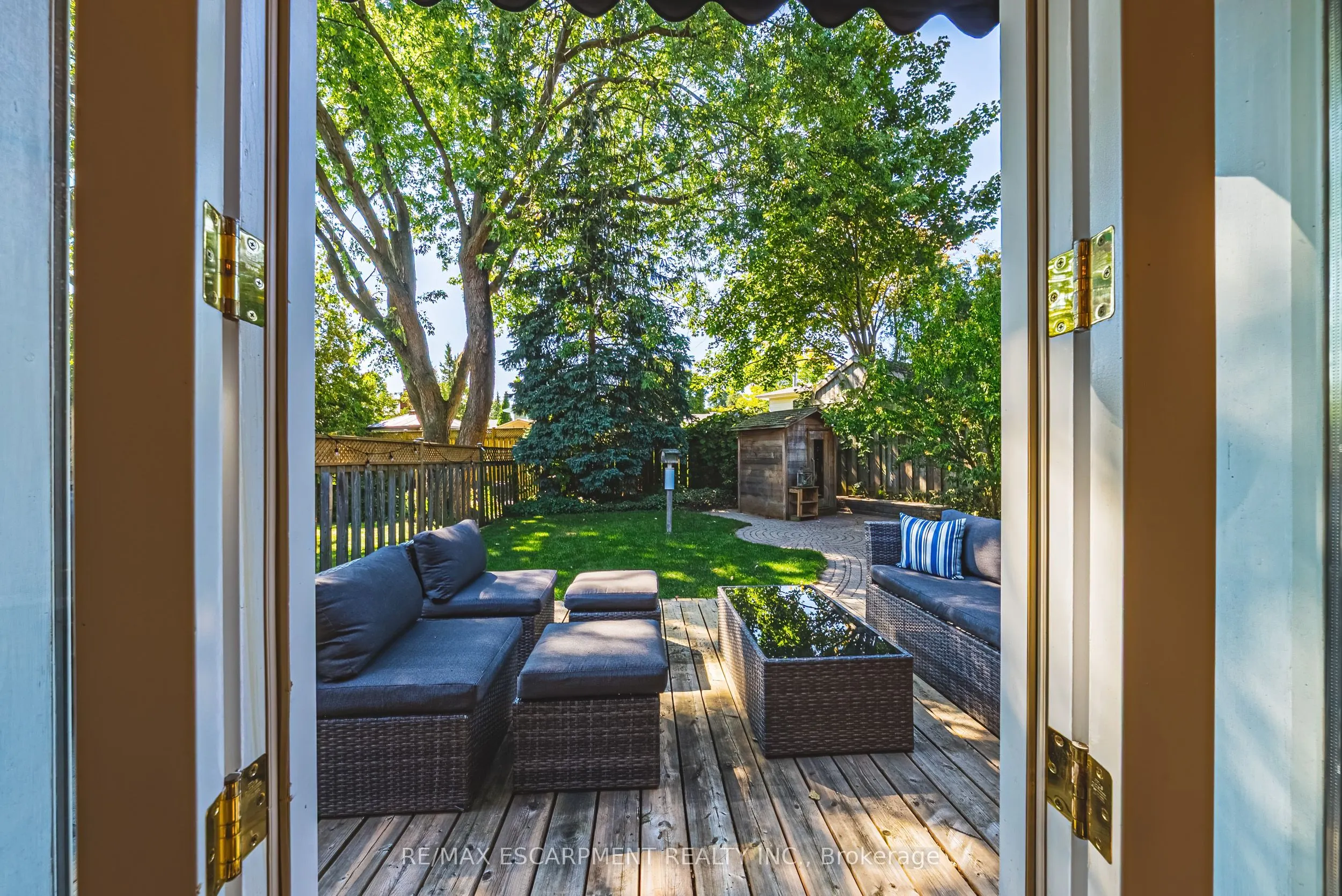 1394 Ian Road