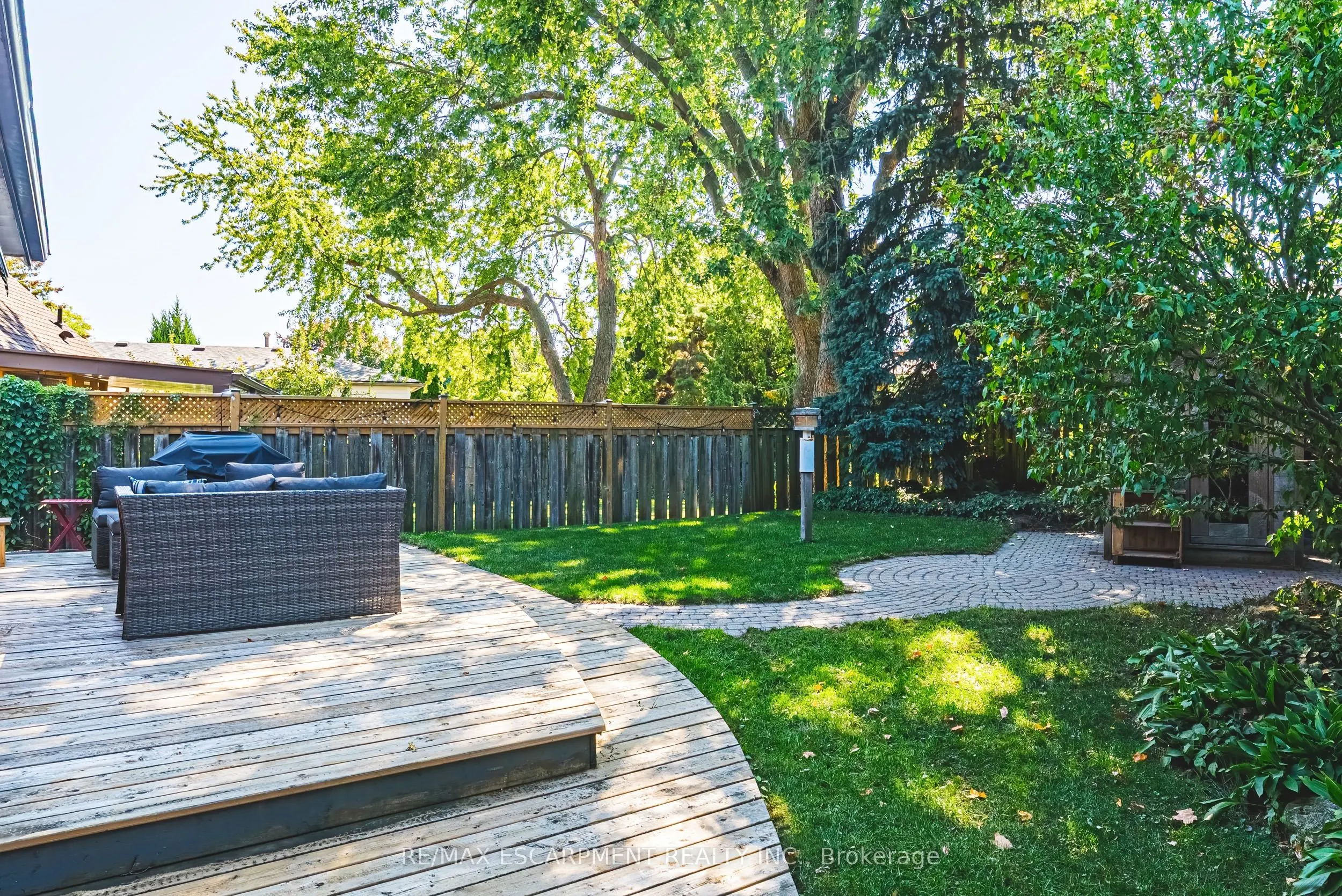 1394 Ian Road