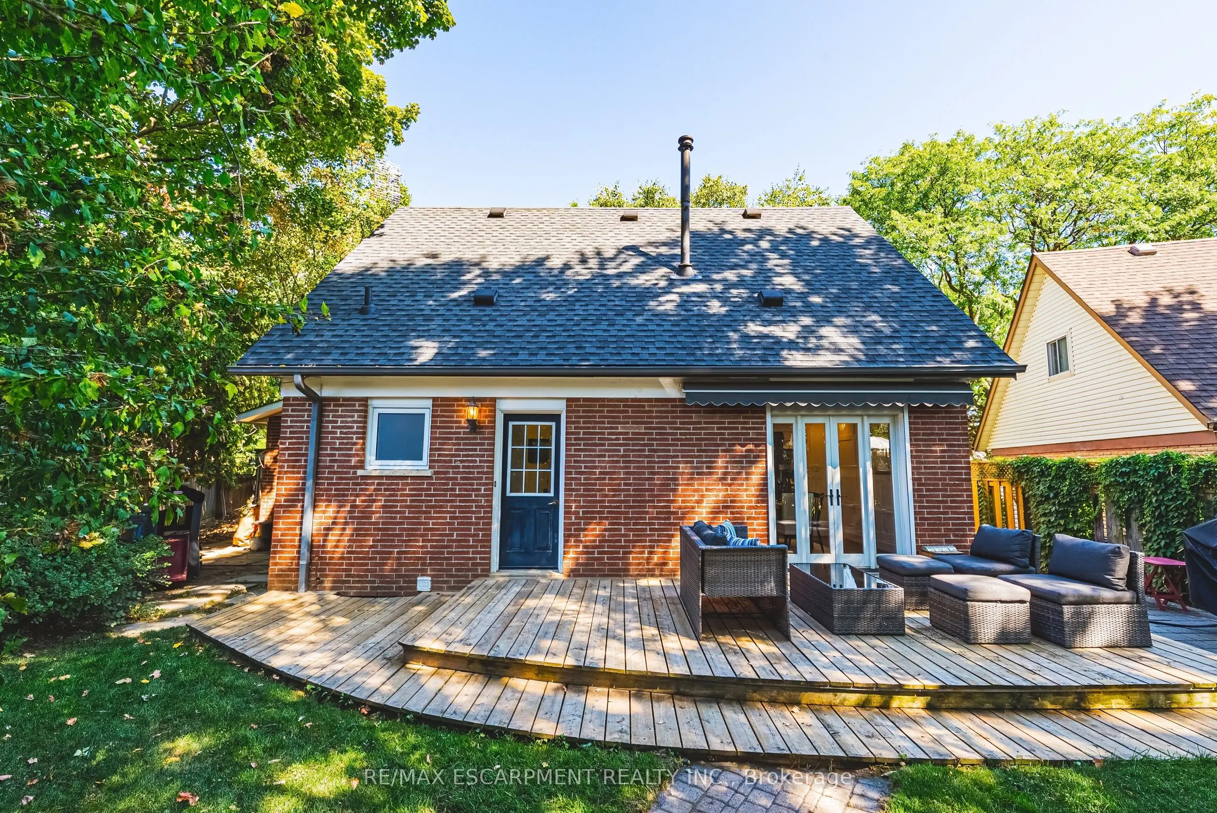 1394 Ian Road