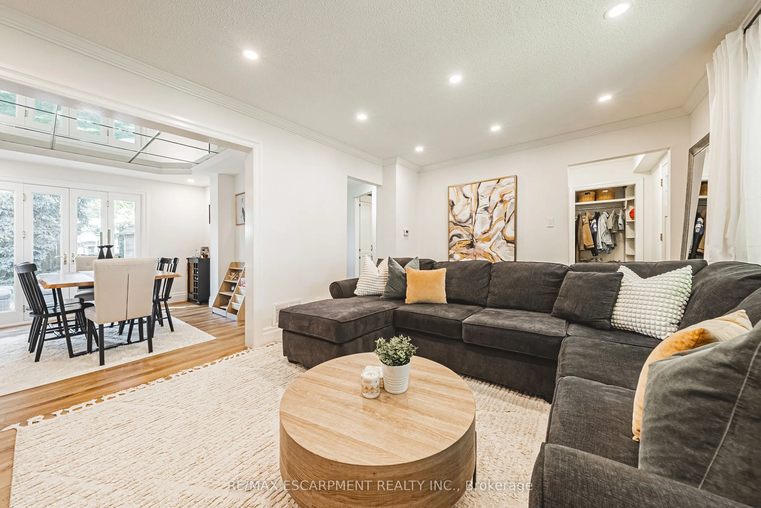1394 Ian Road