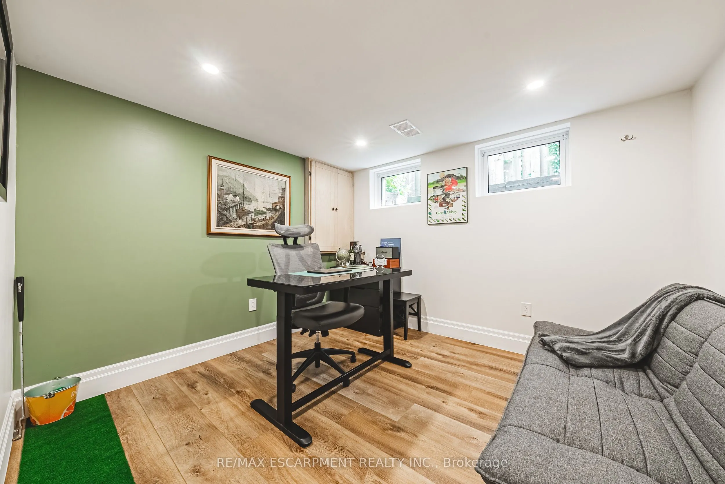 1394 Ian Road