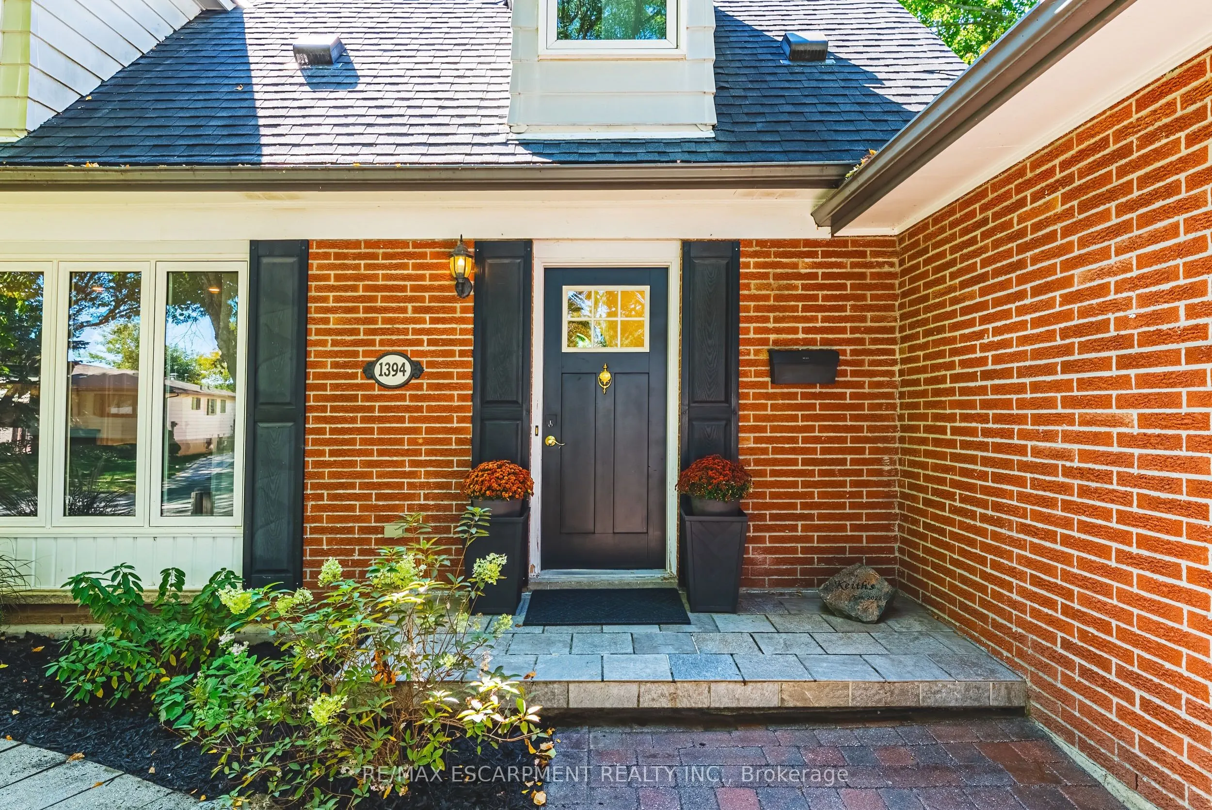 1394 Ian Road