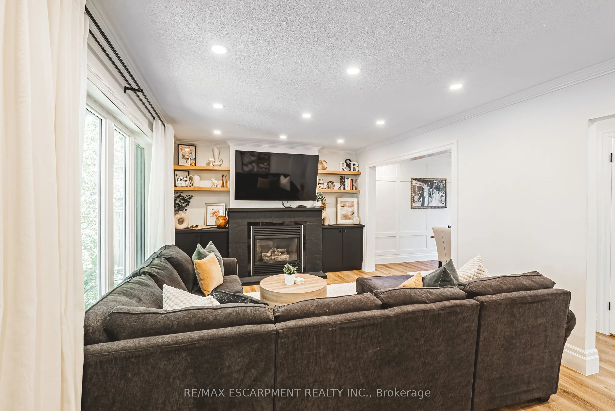 1394 Ian Road