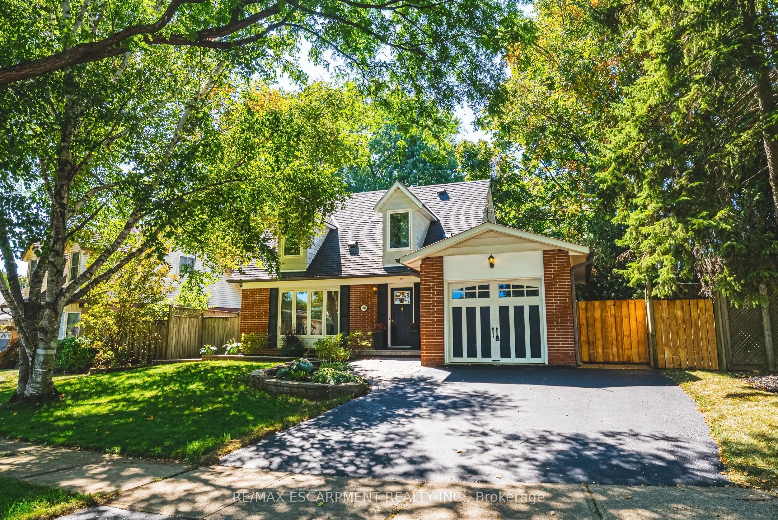 1394 Ian Road