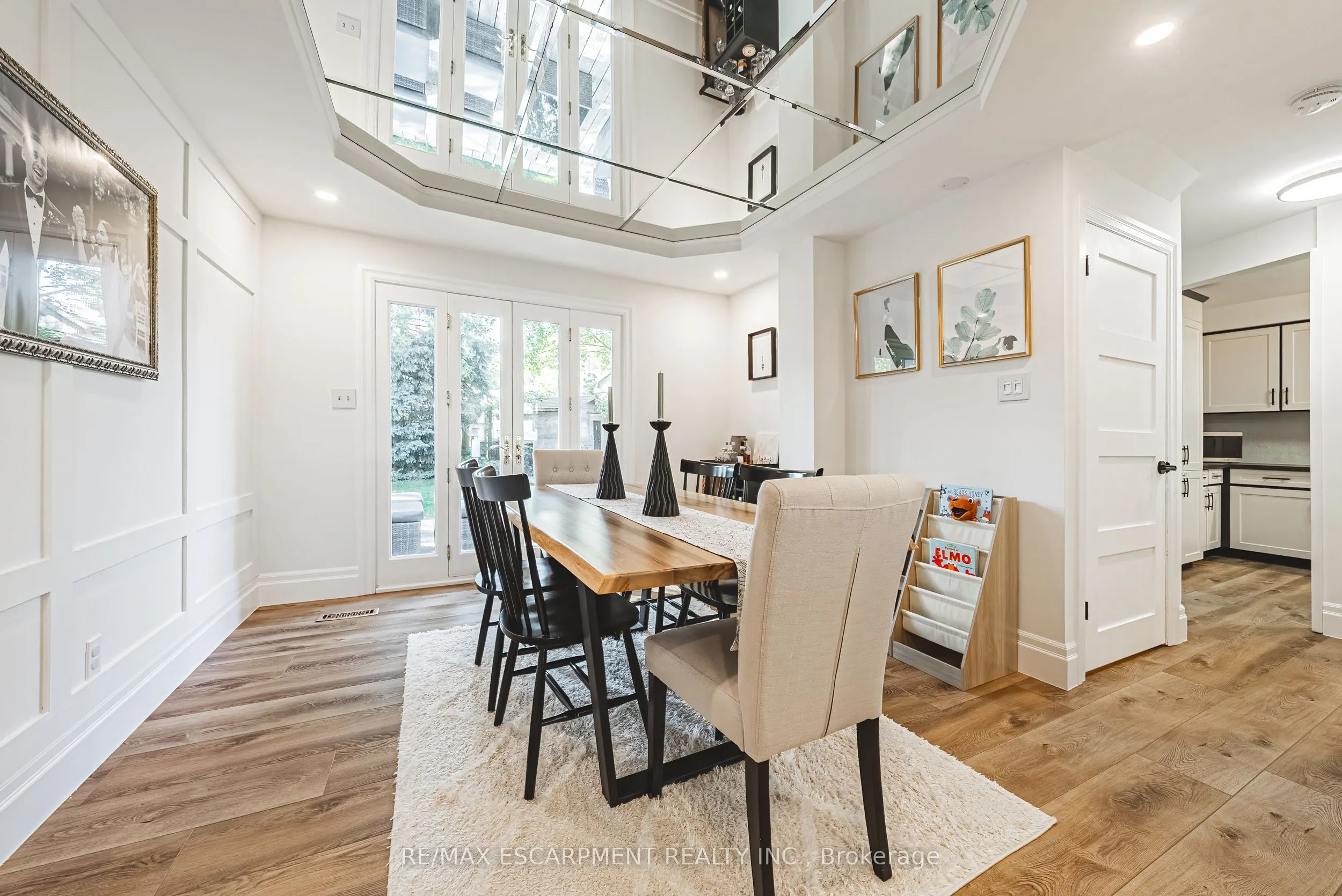 1394 Ian Road