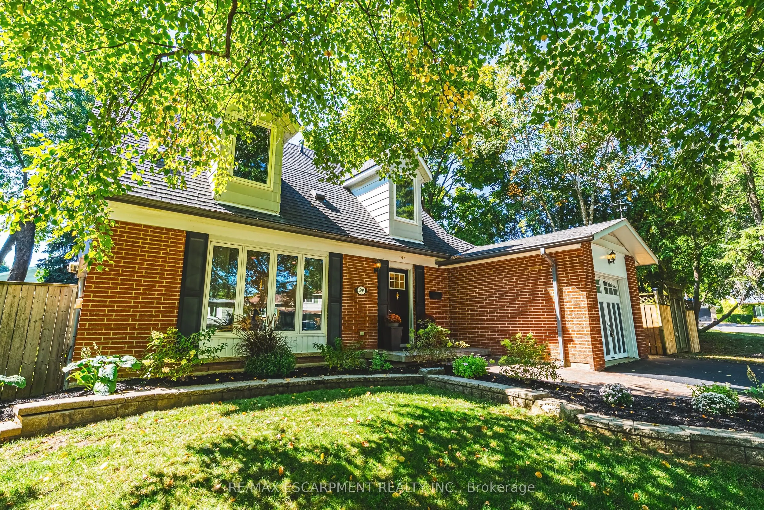 1394 Ian Road