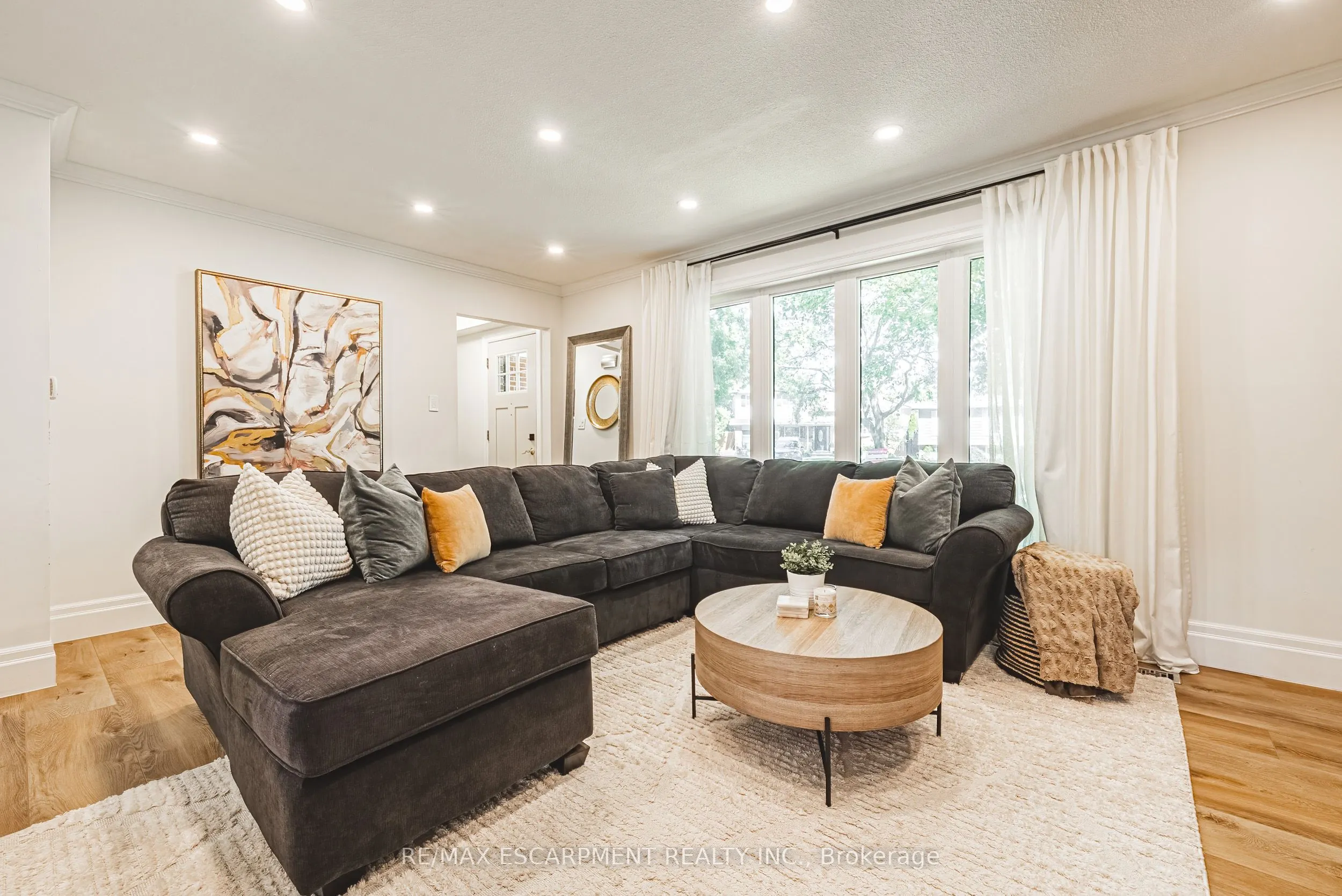 1394 Ian Road
