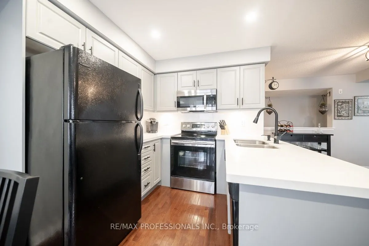 619 Dundas Street W, #4