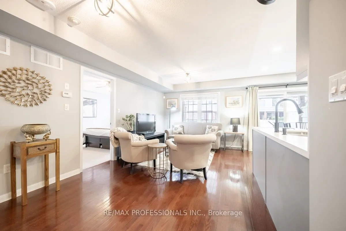 619 Dundas Street W, #4