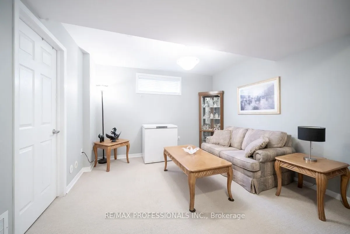 619 Dundas Street W, #4