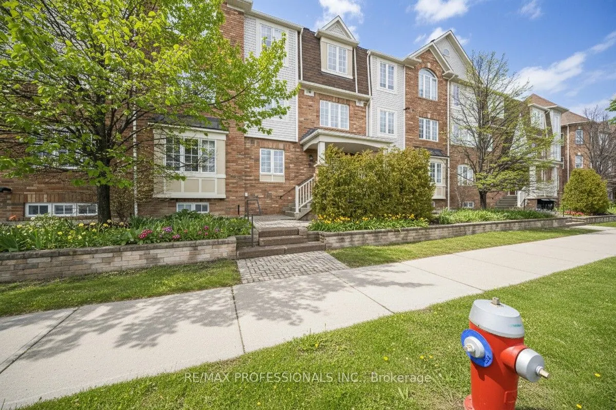 619 Dundas Street W, #4