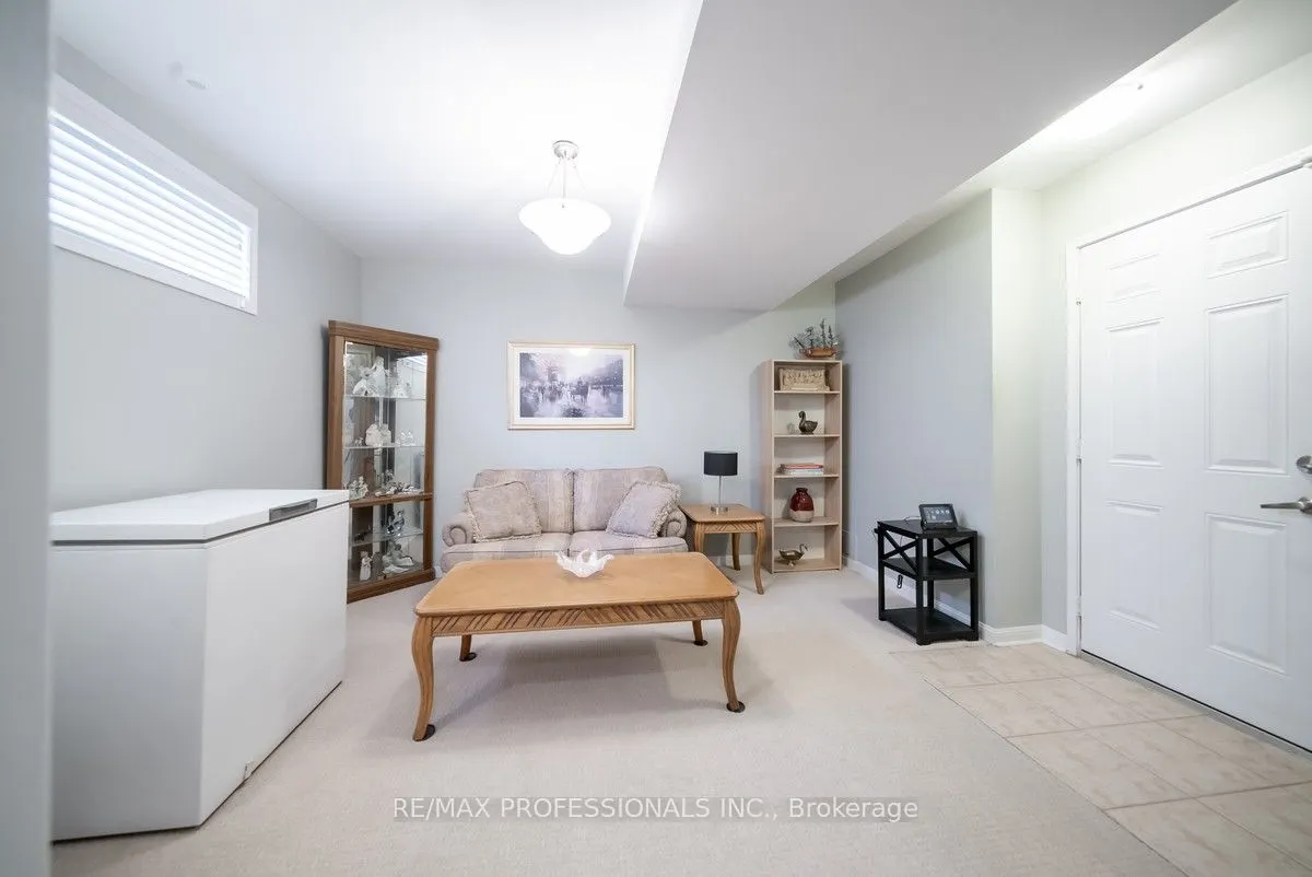 619 Dundas Street W, #4
