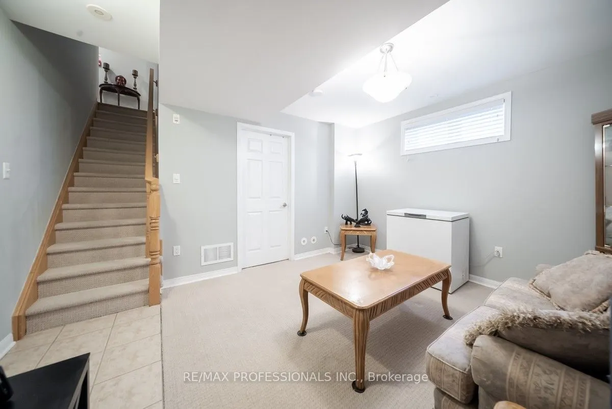 619 Dundas Street W, #4