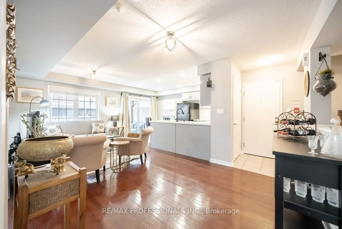 619 Dundas Street W, #4