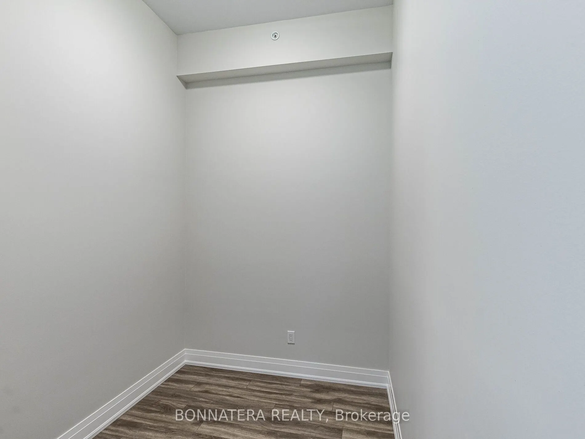 150 Oak Park Boulevard, #504